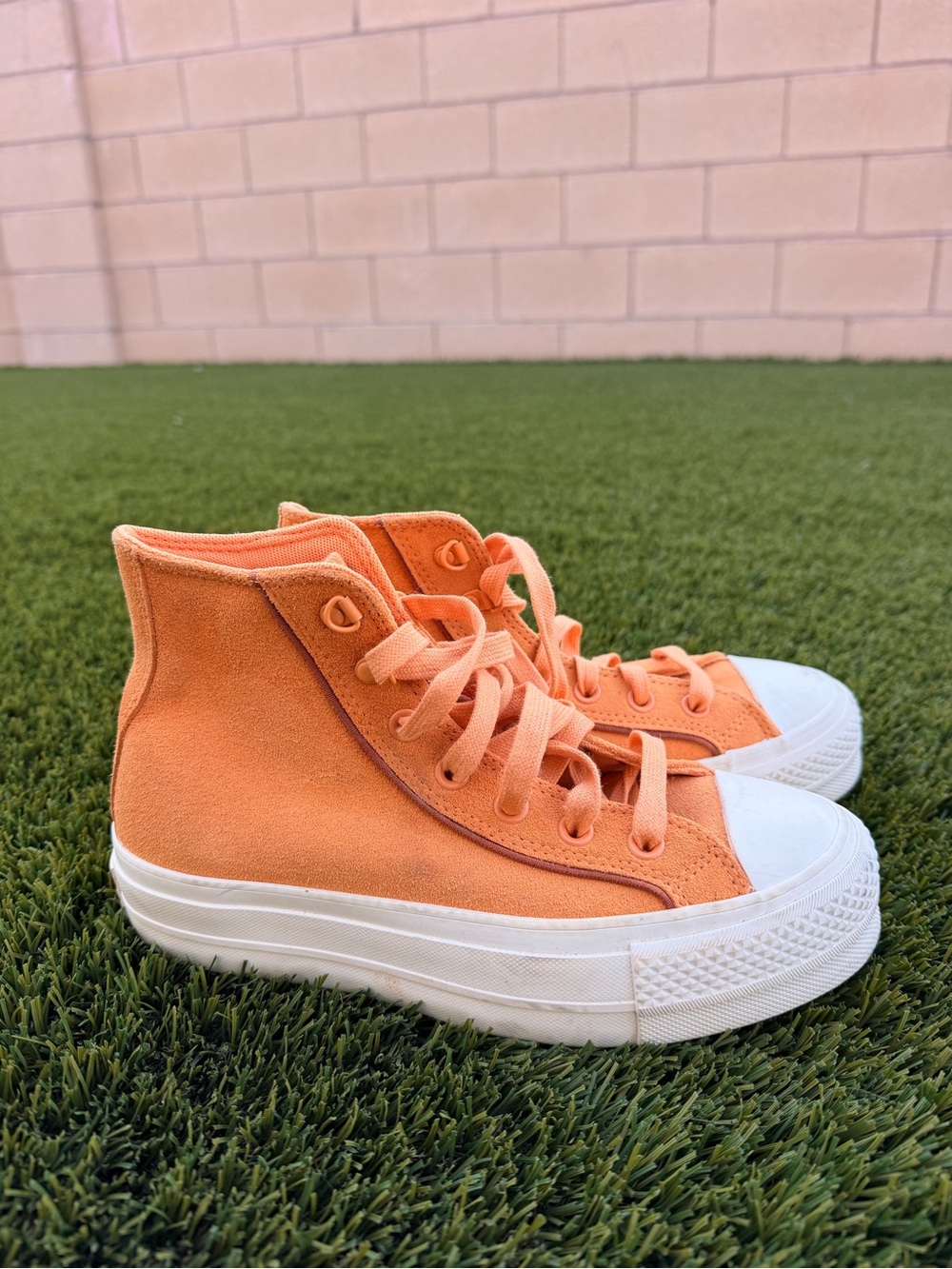 Women’s Orange Converse Sneaker (Size US 6.5)